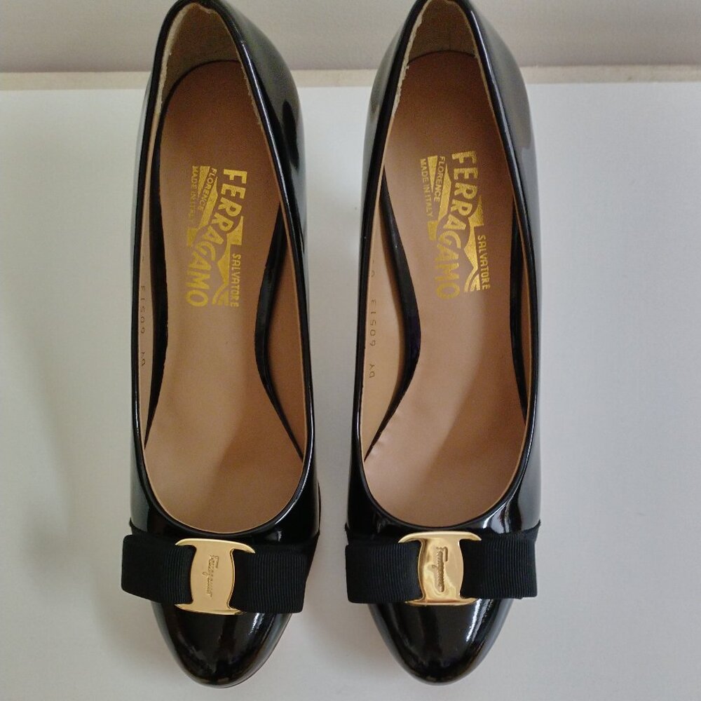 Ferragamo Clara 70 Black Patent Vara Bow Heels, like new - 9C fit like US 8M - Picture 4 of 15